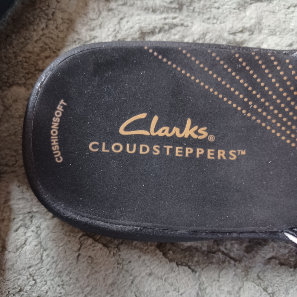 Cloudsteppers by Clarks Gray Camo Thong Sandals - Picture 5 of 6